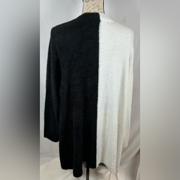 Torrid Disney’s Villains Cruella black and white nylon knit cardigan size 3X - Picture 10 of 11